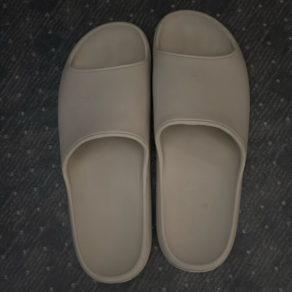 Wild Fable Robbie’s Slide Cream Sandals